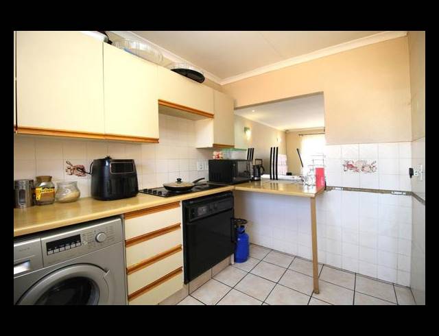 2 BEDROOM TOWNHOUSE FOR SALE IN FERNDALE